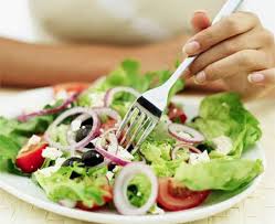 Empezar la comida con una ensalada, la mejor forma de bajar de peso